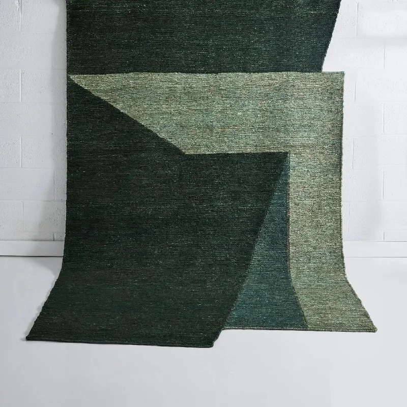 Mayfield Irregular Jute Rug Green