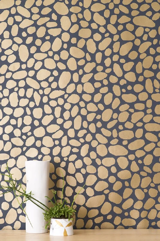 Hoya Wallpaper in Gold on Charcoal