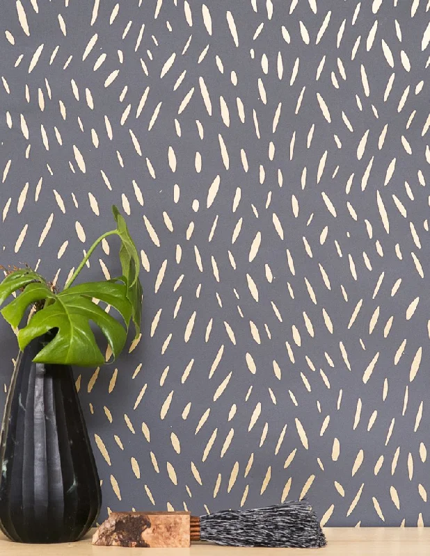 Palea Wallpaper in Gold on Charcoal