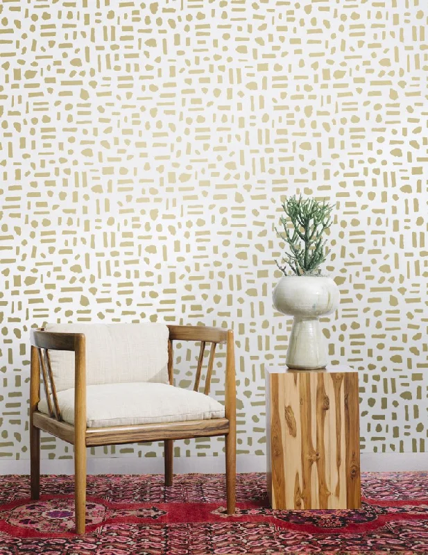 The Pearl Wallpaper in Gold on Cream